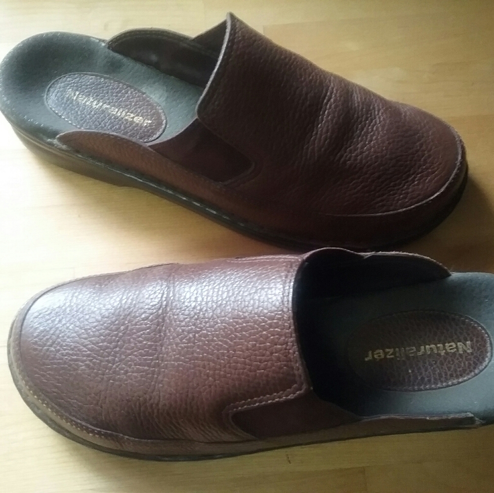 Naturalizer Leather Mules Clogs Womens size 8